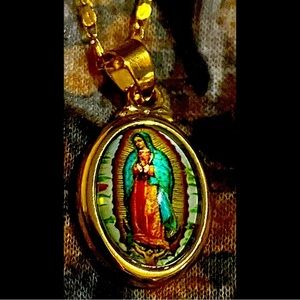OLO GUADALUPE IMAGE NECKLACE | Decorative Cable Chain Style | Gold Tone